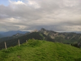 Die letzten Meter zum Gipfel mit Blick zum <a href=/gipfel/risserkogel-401/>Risserkogel</a> (Foto gespeichert zu <a href=/wanderweg/berghotel-altes-wallberghaus-setzberg-8419/>Weg</a>) (Foto gespeichert zu Ausgangspunkt Risserkogel),#