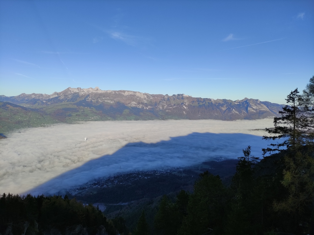 Blick über das Rheintal mit Säntis (links) und Hoher Kasten (rechts) (Aussichtsturm Gaflei)