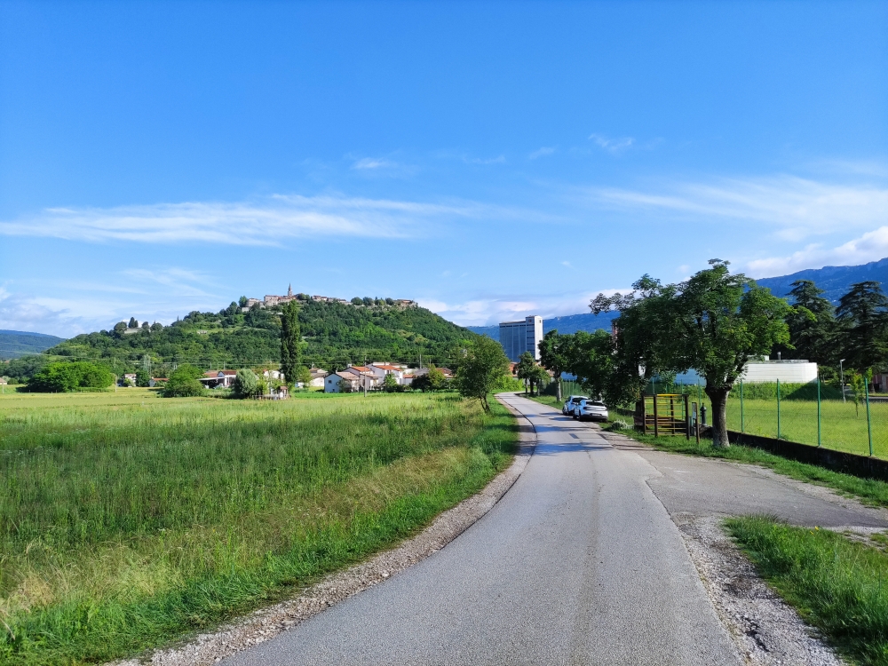 Parkplatz mit Trinkwasserbrunnen