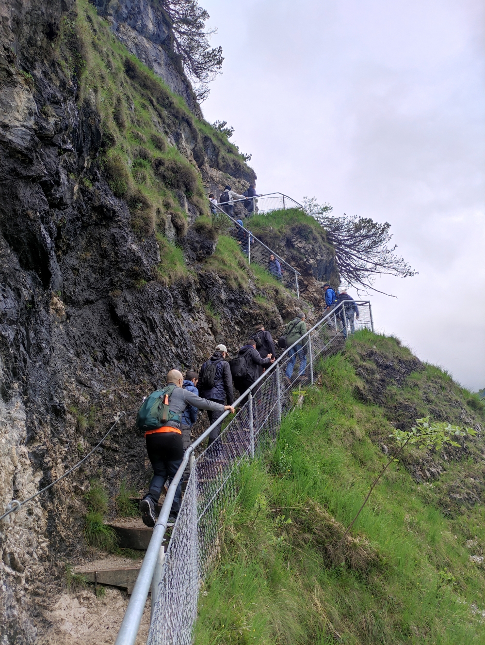 Treppen mit Sicherungsnetzen