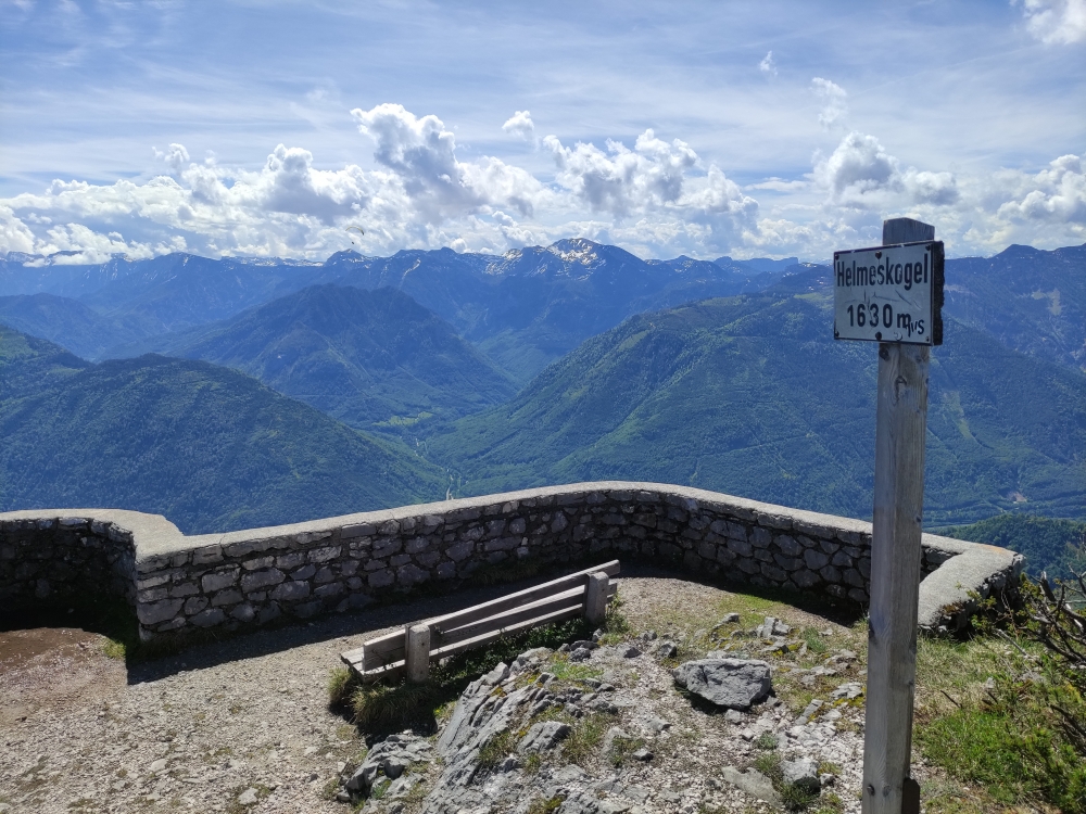 Der vorgelagerte Aussichtspunkt (Helmeskogel)