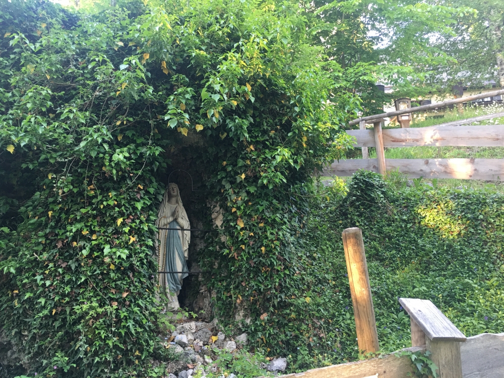 Lourdesgrotte -> Herz-Jesu Kapelle: Nicht wirklich eine Grotte