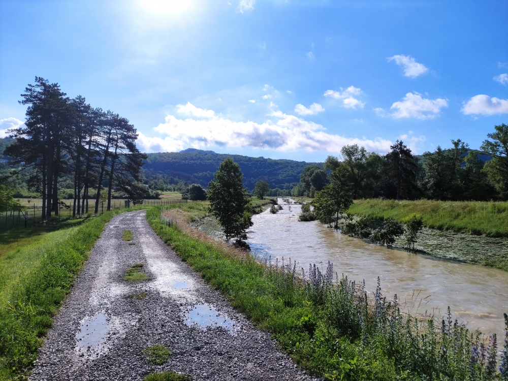 Dammweg und Trimm-dich-Pfad