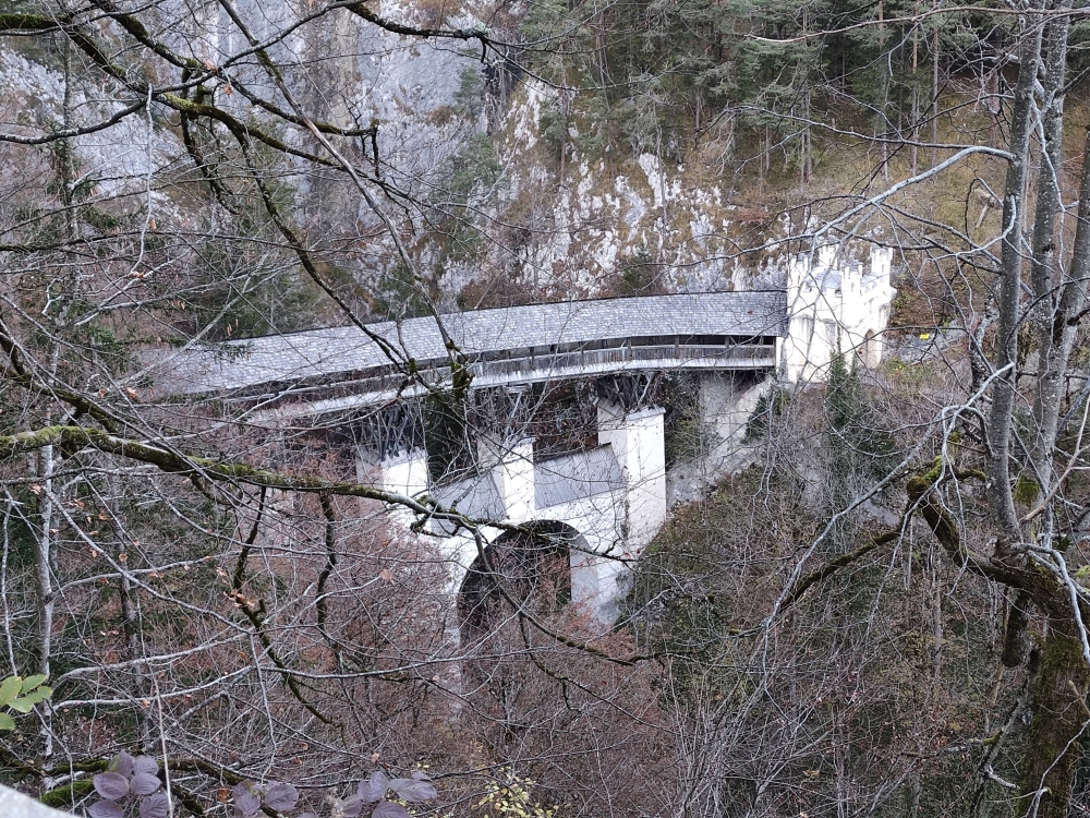 Hohe Brücke